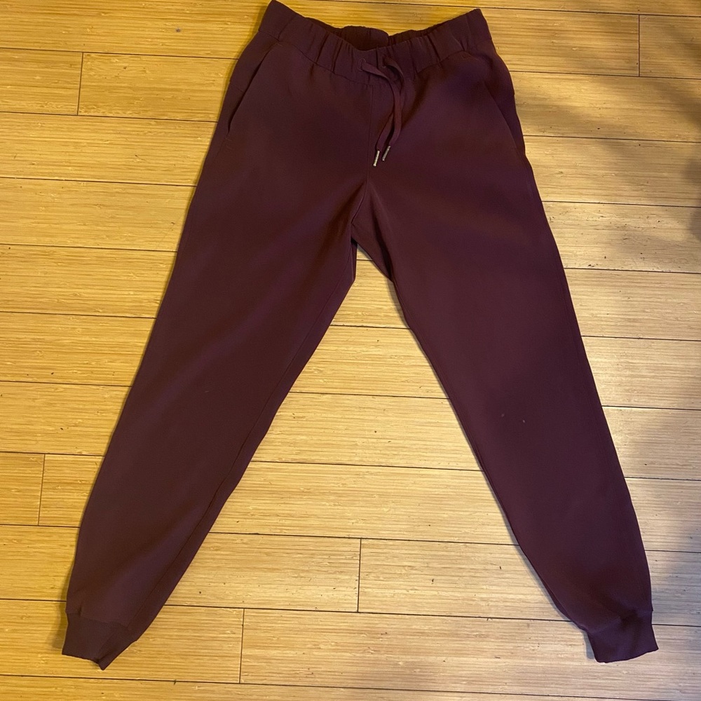 Lululemon On the Fly Joggers, size 4